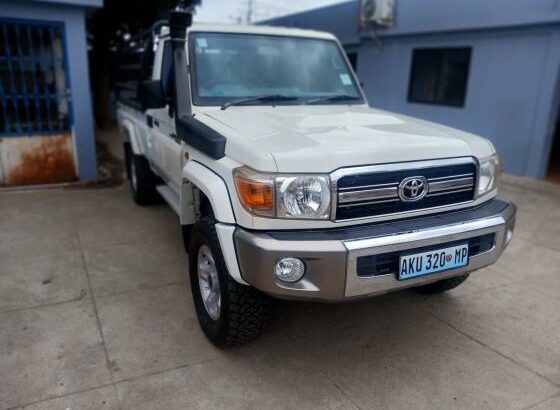 TOYOTA HZ Manual 4X4 Diesel Recém importado