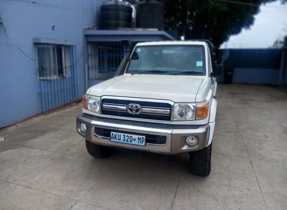 TOYOTA HZ Manual 4X4 Diesel Recém importado