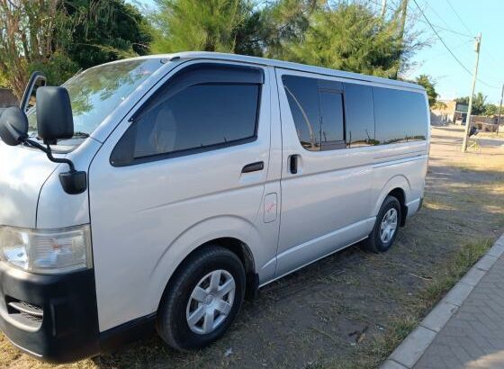 Toyota Quantum 2KD 15 Lugares Pago Recém Chegado