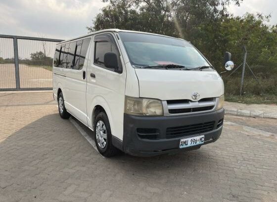 Toyota Quantum 2KD Diesel Manial 15 Lugares Pagos