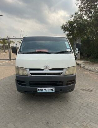 Toyota Quantum 2KD Diesel Manial 15 Lugares Pagos