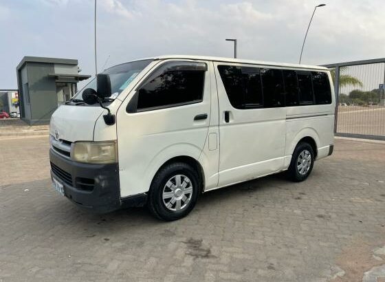 Toyota Quantum 2KD Diesel Manial 15 Lugares Pagos