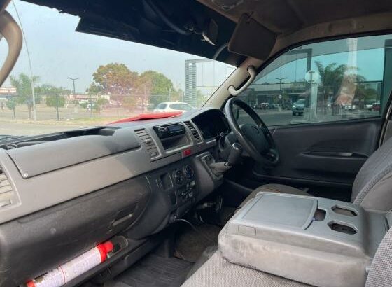 Toyota Quantum 2KD Diesel Manial 15 Lugares Pagos