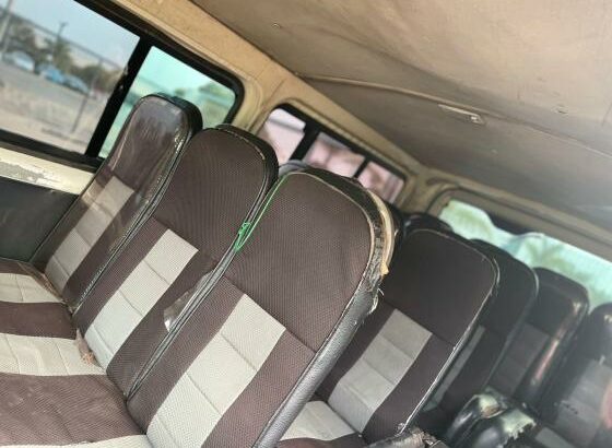 Toyota Quantum 2KD Diesel Manial 15 Lugares Pagos