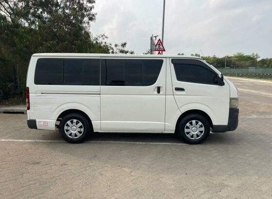 Toyota Quantum 2KD Diesel Manial 15 Lugares Pagos