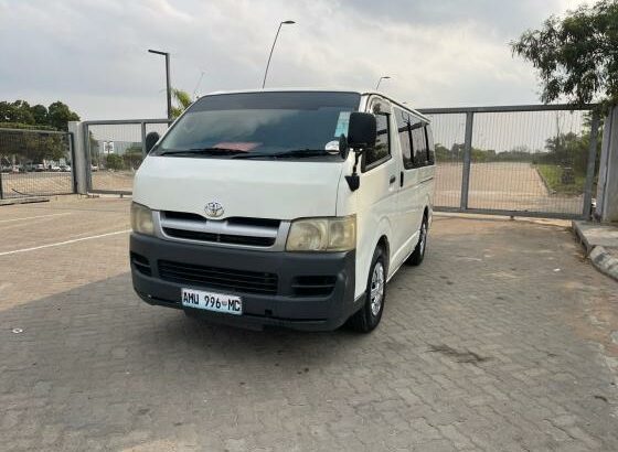 Toyota Quantum 2KD Diesel Manial 15 Lugares Pagos
