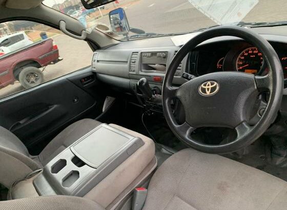 Toyota Quntum 2010 Diesel Manual