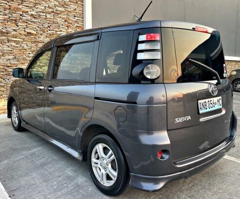Toyota Sienta 2010 1.5