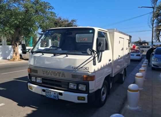 Toyota Toyoace Frigorífico Gela -32g Motor 3L Molas afrente Pneus novos Bomba manual