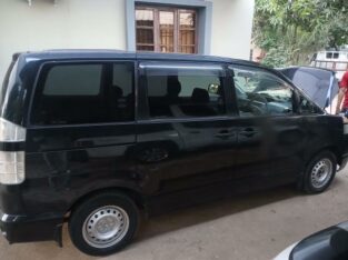 Toyota Voxy 2008 2.0