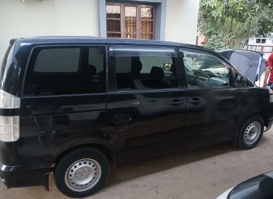 Toyota Voxy 2008 2.0
