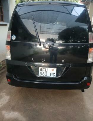 Toyota Voxy 2008 2.0