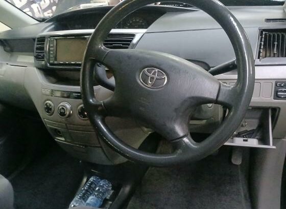 Toyota Voxy 2008 2.0