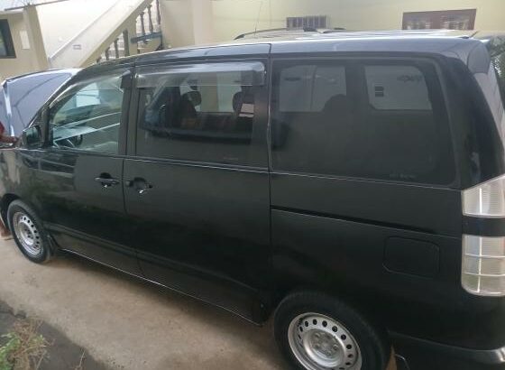 Toyota Voxy 2008 2.0