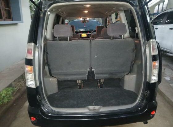 Toyota Voxy 2008 2.0