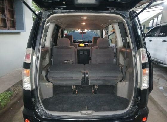 Toyota Voxy 2008 2.0
