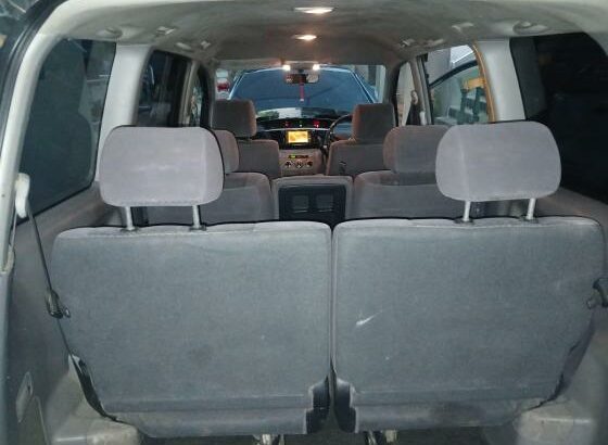 Toyota Voxy 2008 2.0