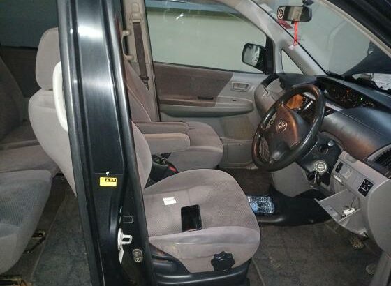 Toyota Voxy 2008 2.0