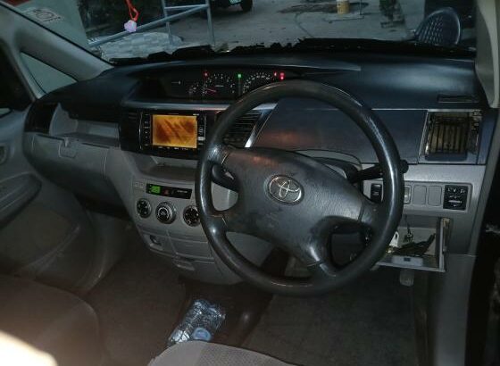 Toyota Voxy 2008 2.0
