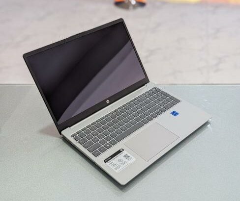 Laptop HP 15 i5 12th 8GB RAM 512GB SSD 15.6” Touchscreen Selados IVA incluso