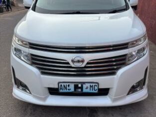 Nissan El Grand 2013 Recém importado