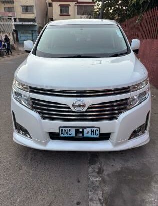 Nissan El Grand 2013 Recém importado