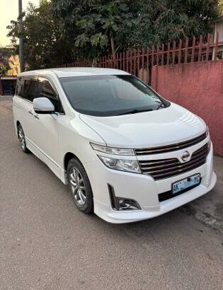 Nissan El Grand 2013 Recém importado