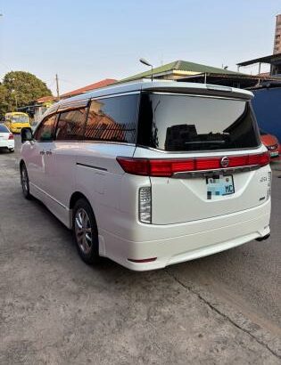 Nissan El Grand 2013 Recém importado