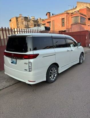 Nissan El Grand 2013 Recém importado