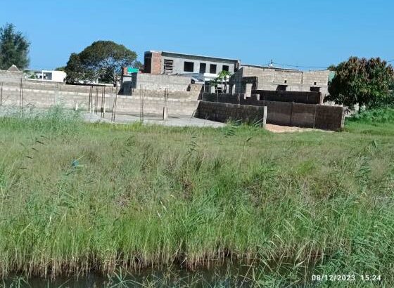 VENDE-SE OBRA INACABADA – PROJECTO DE COMPLEXO DE LOJAS A BERMA DA ESTRADA CIRCULAR DE MUNTANHANE