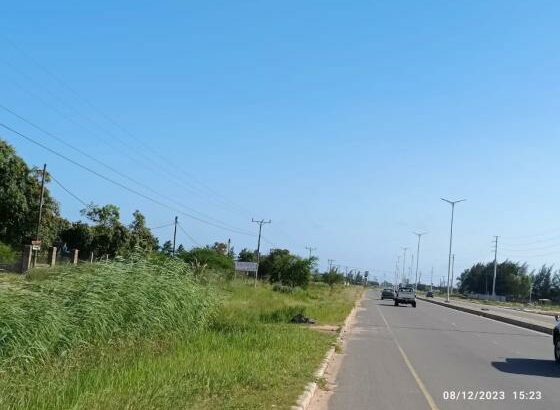 VENDE-SE OBRA INACABADA – PROJECTO DE COMPLEXO DE LOJAS A BERMA DA ESTRADA CIRCULAR DE MUNTANHANE