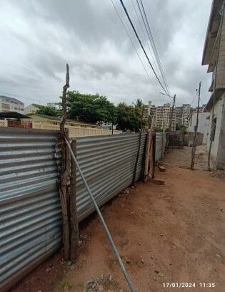 VENDE-SE RUINA TIPO 2 NO BAIRRO DA COOP PRÓXIMO A PRAÇA DA OMM