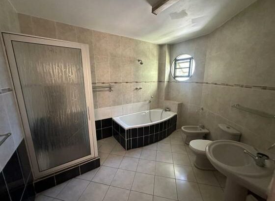 Baixou Vende-se Moradia T5  n sommerchild