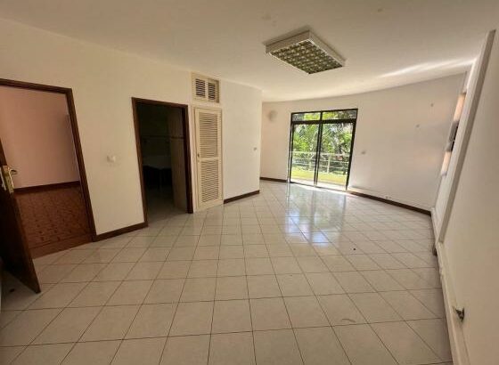 Baixou Vende-se Moradia T5  n sommerchild
