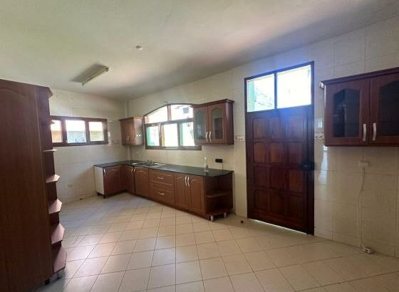 Baixou Vende-se Moradia T5  n sommerchild