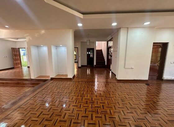 Baixou Vende-se Moradia T5  n sommerchild