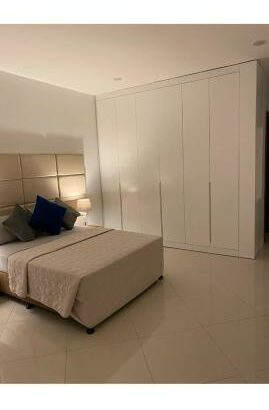 Arrenda-se Ap T4 MOBILADO n beach front condomínio n Marginal