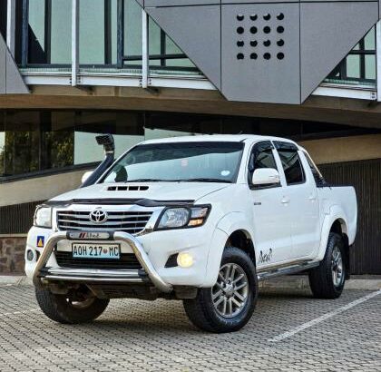 Toyota Hilux D4D DAKAR 2014 Recém importado