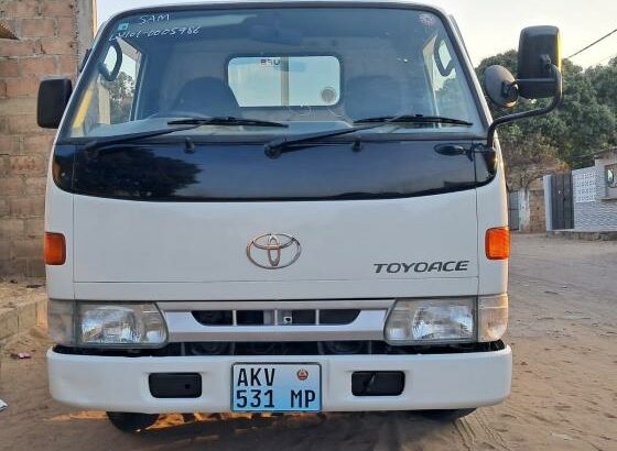 Toyota | Toyoace | 3L | Manual | 1500kg | Recém-importada 🎁