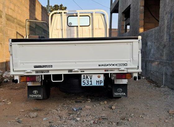 Toyota | Toyoace | 3L | Manual | 1500kg | Recém-importada 🎁