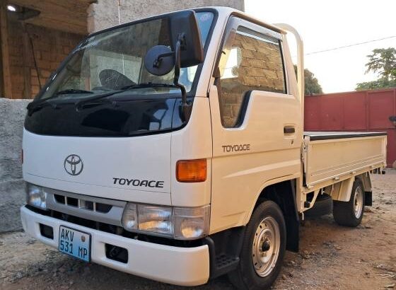 Toyota | Toyoace | 3L | Manual | 1500kg | Recém-importada 🎁