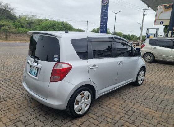 Toyota Ractis 2007 – Impecável