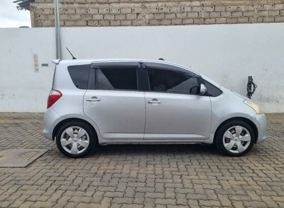 Toyota Ractis 2007 – Impecável