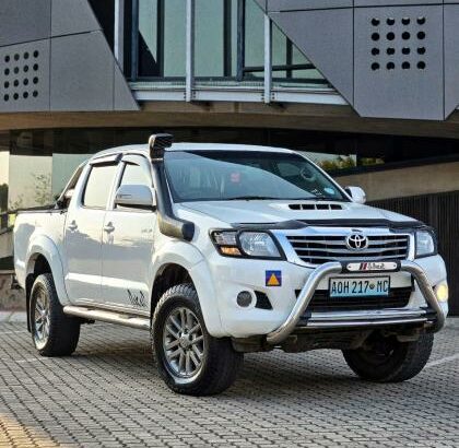 Toyota Hilux D4D DAKAR 2014 Recém importado