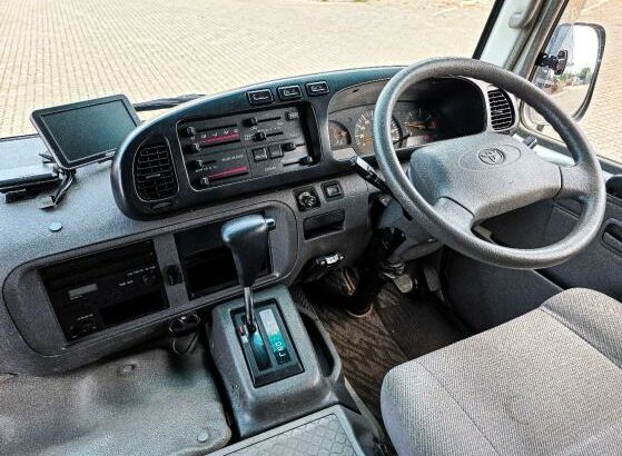Toyota Coaster Super novo 26 Lugares