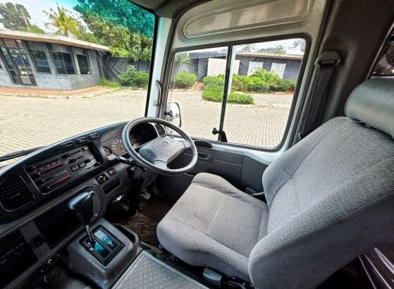 Toyota Coaster Super novo 26 Lugares