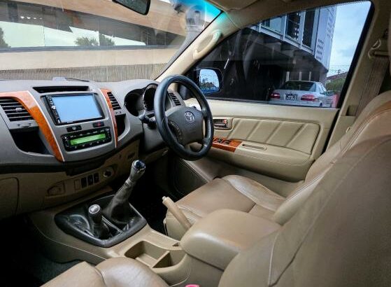 Toyota Fortuner 2010 Manual 4×4