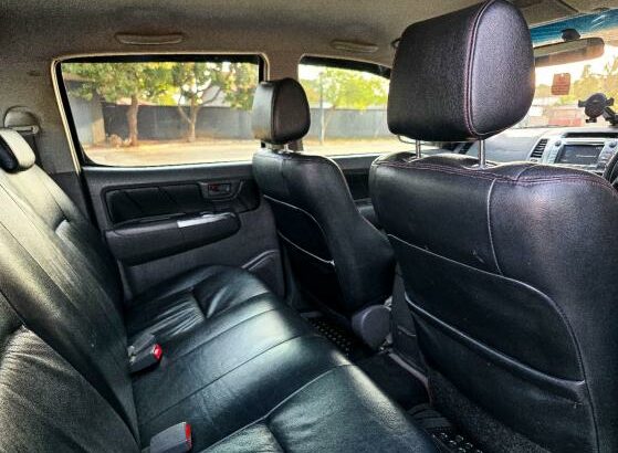 Toyota Hilux D4D DAKAR 2014 Recém importado