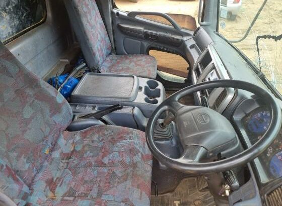 Vendo Camião Hino 2003 Motor JO8