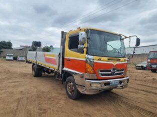 Vendo Camião Hino 2003 Motor JO8